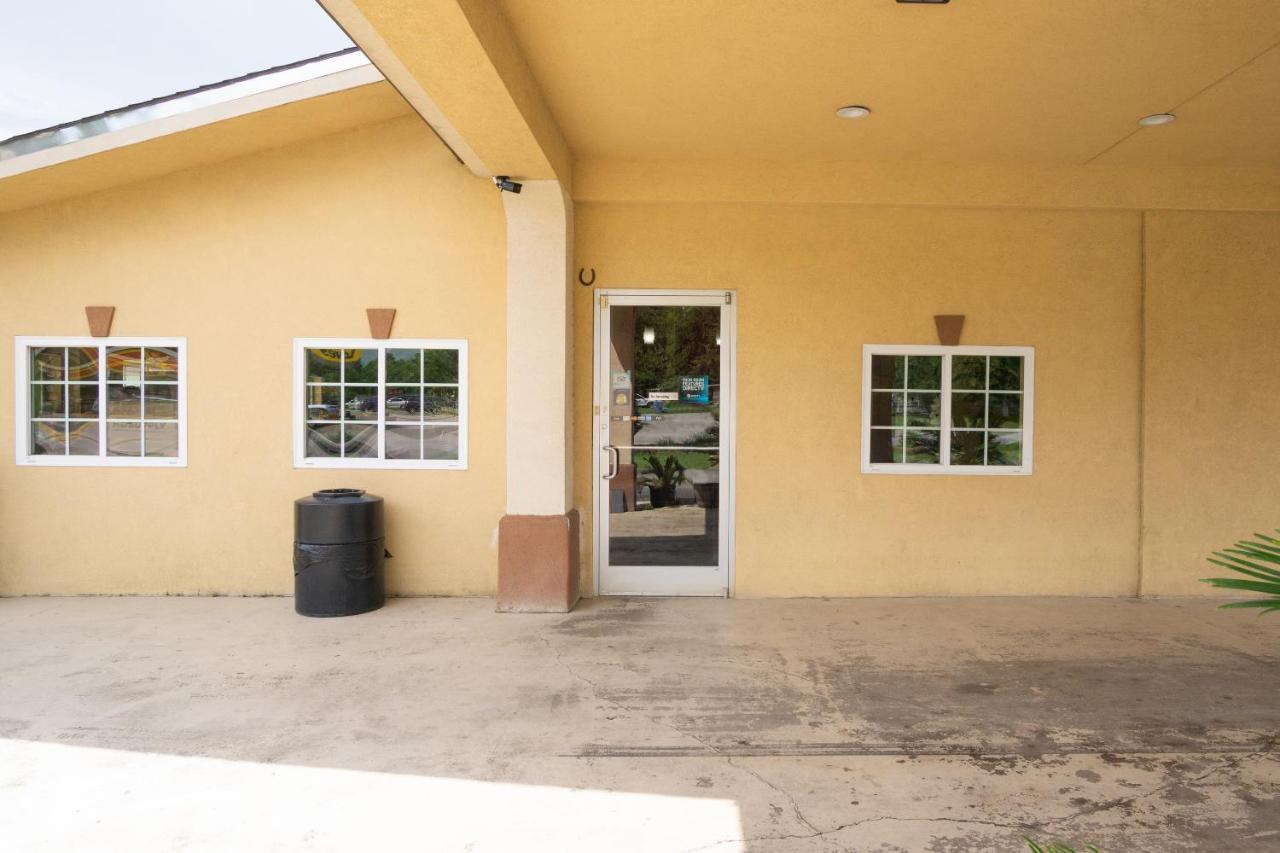 Woodridge Inn And Suites Miami Exterior foto