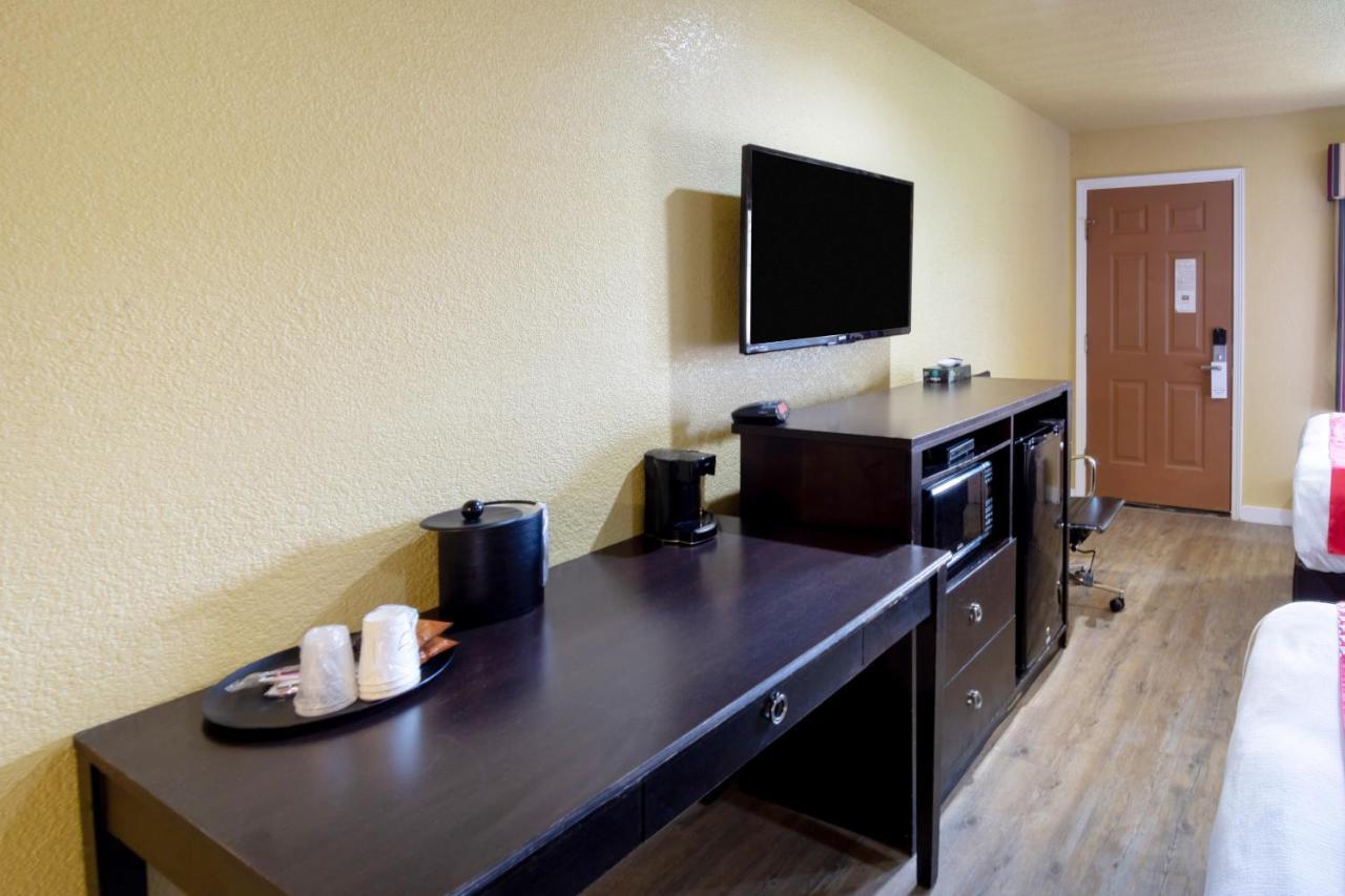 Woodridge Inn And Suites Miami Exterior foto